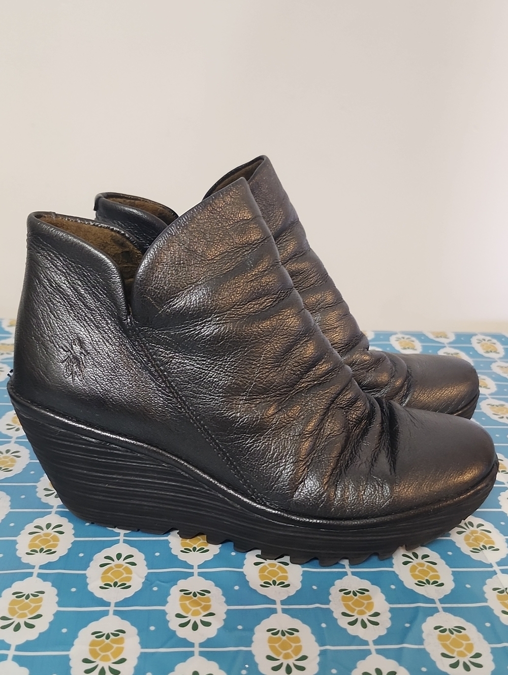 Fly London Yip leather 8.5 boots Wedges Slouchy